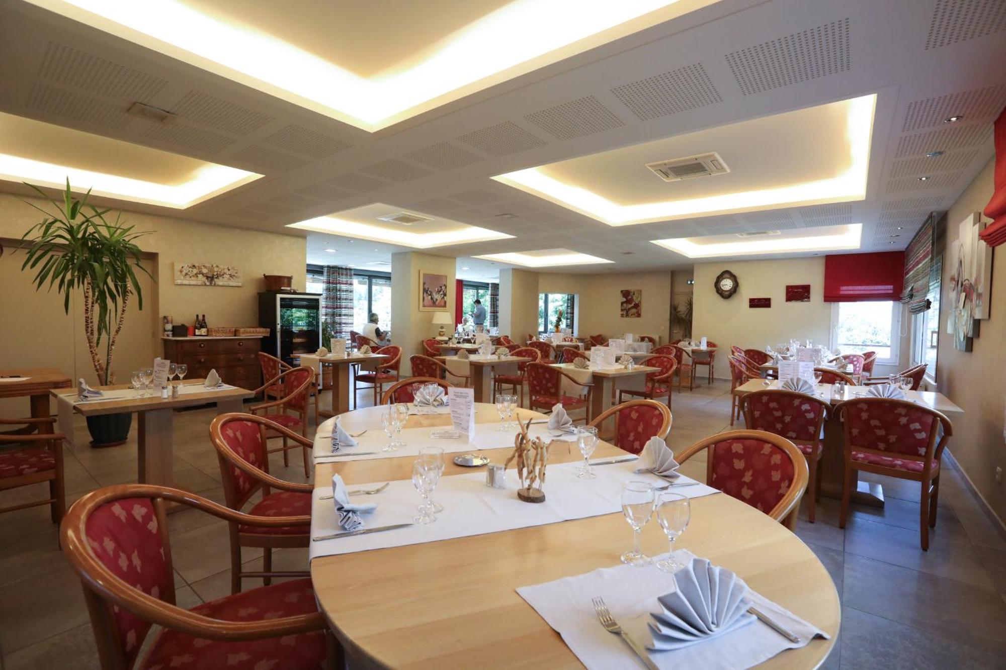 Logis Hotel Spa Restaurant Le Provence Lanarce Exterior foto